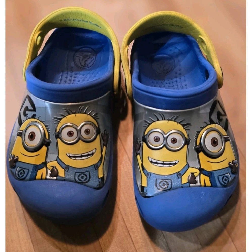 Crocs‎ Minion Edition Toddler Blue Clogs Glow in the Dark Eyes Size 6/8
